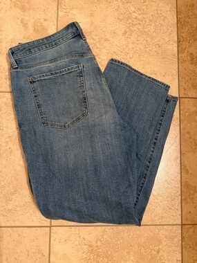 NWOT Old Navy Women's Straight Leg Jeans in Medium Blue Wash size 14